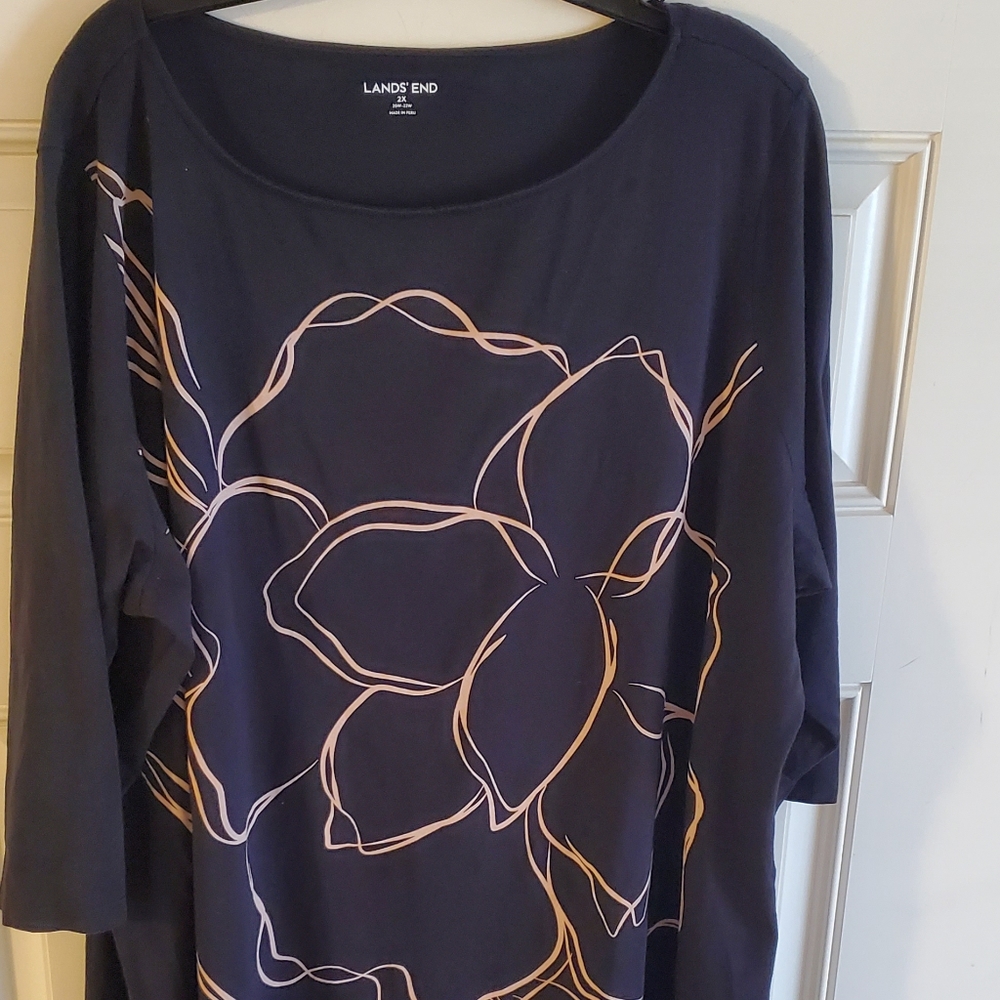 💜 Lands End's top with flowers designed in front.